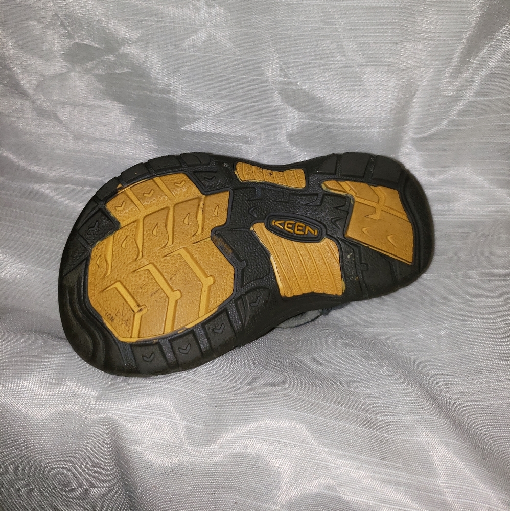 Keen sandals sz 5 - Picture 5 of 6